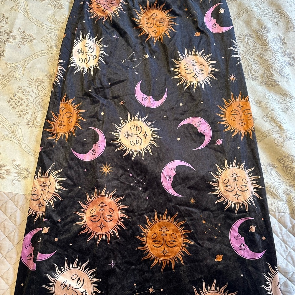 ROMWE Black Skirt with Pink Moon & Gold Sun Print - Picture 5 of 5